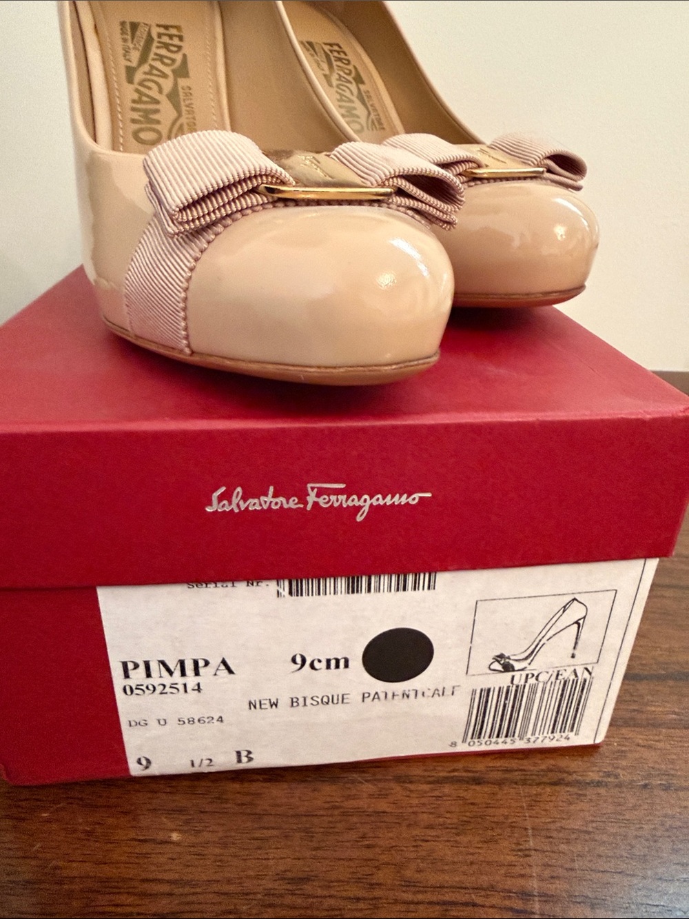 Salvatore Ferragamo Nude Patent Vara Bow Pointed Toe Pumps - Picture 2 of 4